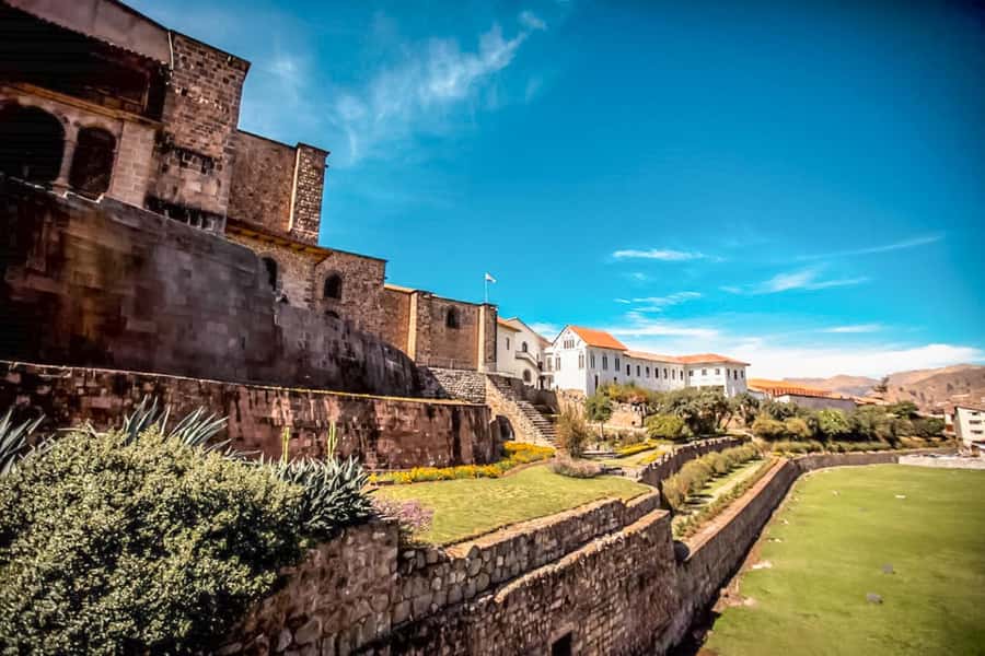 Cusco: Half-Day City and Nearby Archaeological Sites Tour - Guides, languages, and the human side of the tour