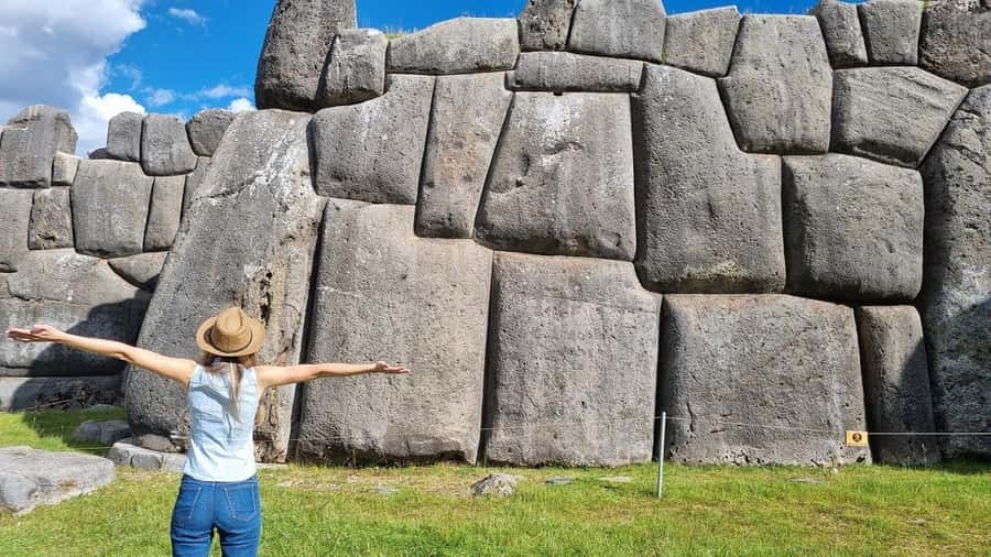 Cusco: Half-Day City Tour with Sacsayhuaman and Q'enco - The guides make or break the experience