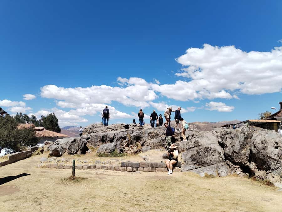 Cusco: Historic Walking Tour & Scenic Views with local drink - The luthier shop and Andean music