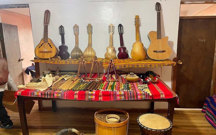Cusco : Historical walking tour and tourist lookout point and Andean music show - San Cristóbal gives you the big Cusco photograph