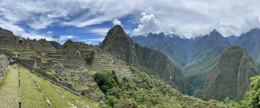 Cusco: Machu Picchu Day Trip with Train + Entrance ticket - Arriving in Aguas Calientes
