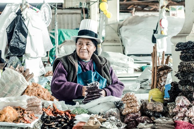 Cusco Markets and Ruins Small Group Tour - Manos de la Comunidad and the alpaca stop