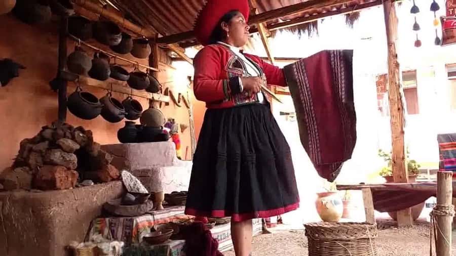 Cusco: Pisac, Ollantaytambo, & Chinchero Sacred Valley Tour - What to bring for a smoother day