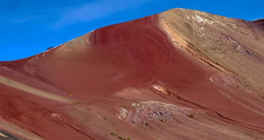 Cusco: Rainbow Mountain & Red Valley tour with Meals - The 3.5-kilometer hike to 5,220 meters
