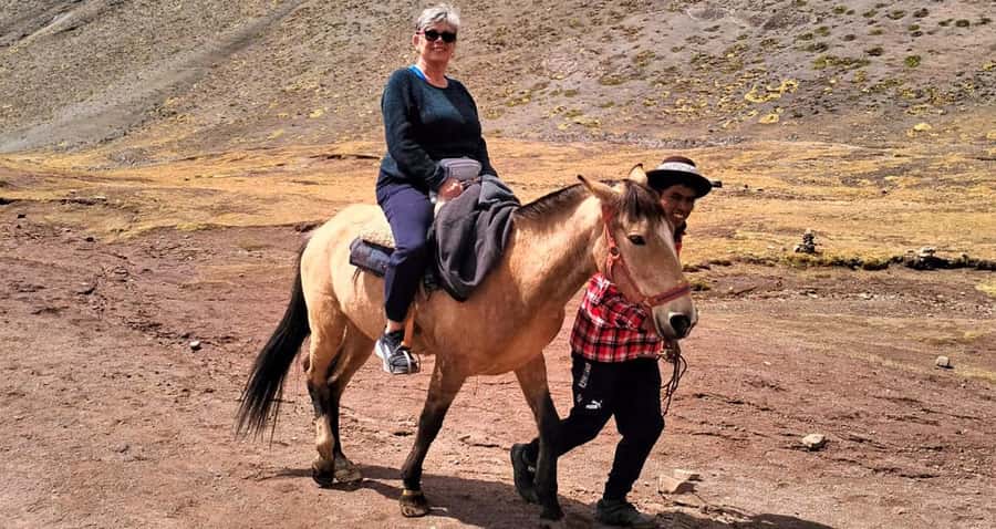 Cusco: Rainbow Mountain & Red Valley tour with Meals - The guiding makes a difference