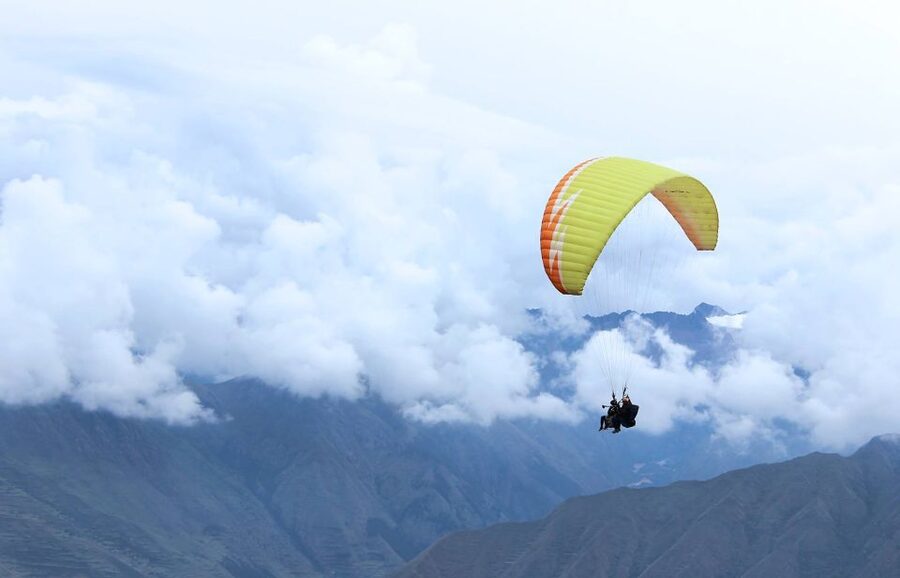 Cusco: Tandem Paragliding in The Sacred Valley of The Incas - Landing and the return to the valley