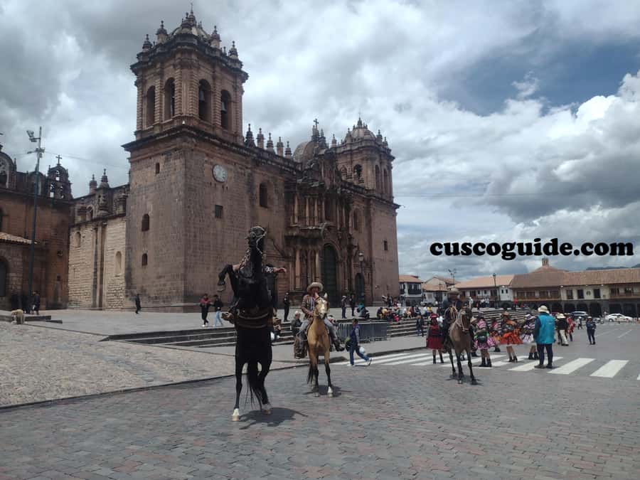 Cusco Walking Tour: Downtown, Sun Temple & San Blas Views - Sun Street and the Engineering of Inca Walls