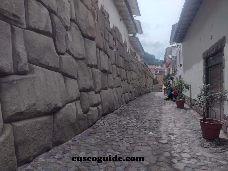Cusco Walking Tour: Downtown, Sun Temple & San Blas Views - Cusicancha and the Twelve-Angled Stone