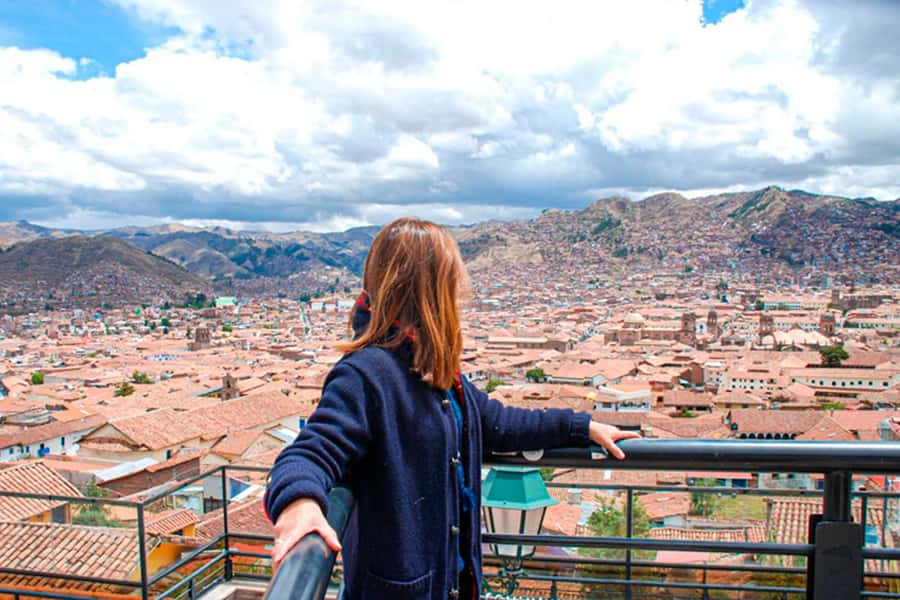 Cusco: Walking Tour with an Experienced Local Guides - Cusco’s Main Square begins the story