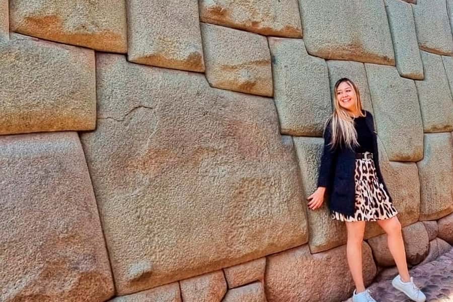 Cusco: Walking Tour with an Experienced Local Guides - Finding the purple umbrella in central Cusco