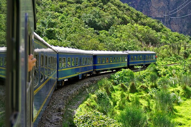 Cyberday Machu Picchu tour By Train 1 Day / Travel until December - Breakfast and the short ride up the mountain