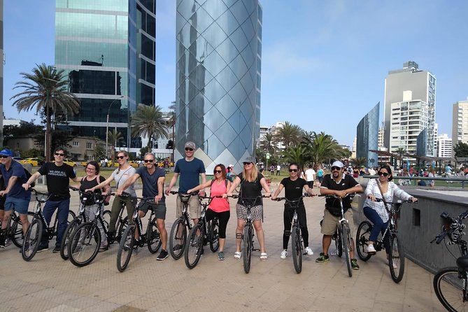 Cycling Tour Miraflores - Barranco - Chorrillos - Riding south through Barranco