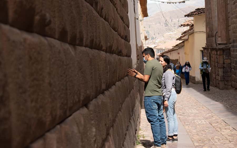 ECONOMIC PRIVATE TOUR IN THE CITY OF CUSCO - HALF DAY - Private transport into the hills