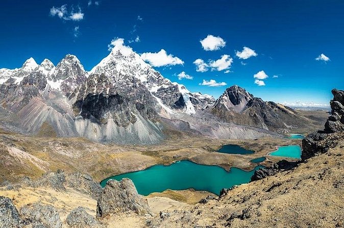 Excursion to Ausangate 7 lakes from Cusco. - The one-guide problem on a mixed-ability hike