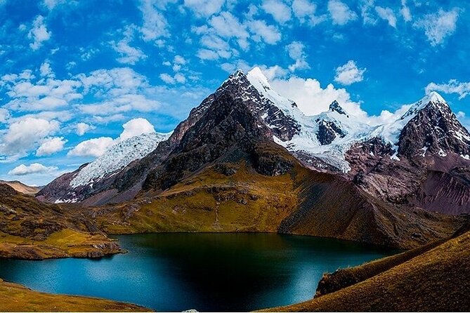 Excursion to Ausangate & 7 lakes with Coca Ceremony |Private| - The coca leaf ceremony beside the first lagoon