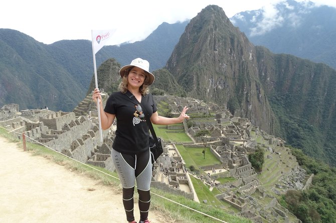 Excursion to Machu Picchu in 1 day from Cusco with Vogager Train Inca Rail - Finding the bus and guide in Aguas Calientes