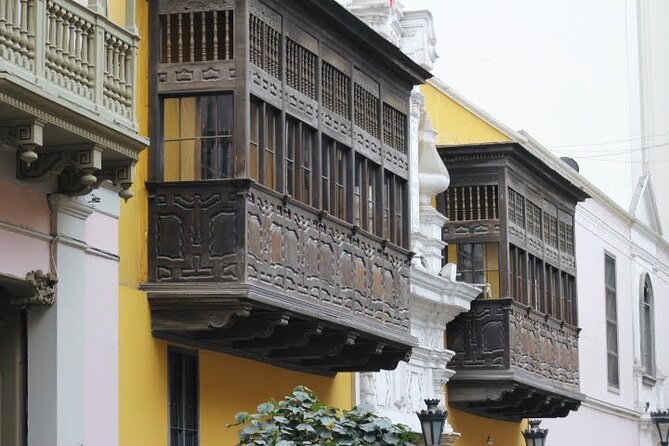 Experience Lima: Taste 12 Snacks and Visit Top Monuments - El Chinito and Lima’s beloved pork sandwich