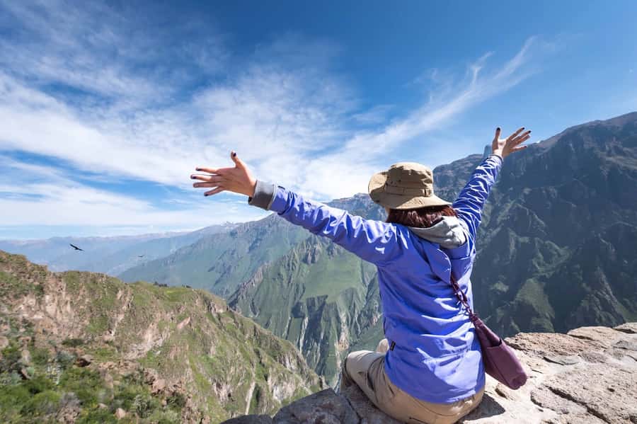 FROM CABANACONDE: VISIT TO THE CRUZ DEL CONDOR VIEWPOINT, DURATION 2 HOURS - Cruz del Cóndor: one hour above the canyon