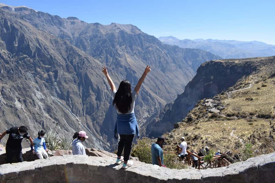 FROM CABANACONDE: VISIT TO THE CRUZ DEL CONDOR VIEWPOINT, DURATION 2 HOURS - Tapay viewpoint and the villages below
