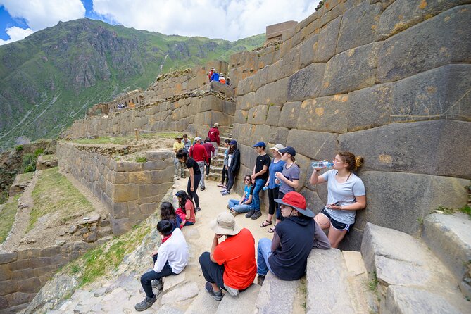 From Cusco - 2-Day Tour to the Sacred Valley and Machu Picchu with Lunch - The train to Aguas Calientes requires patience
