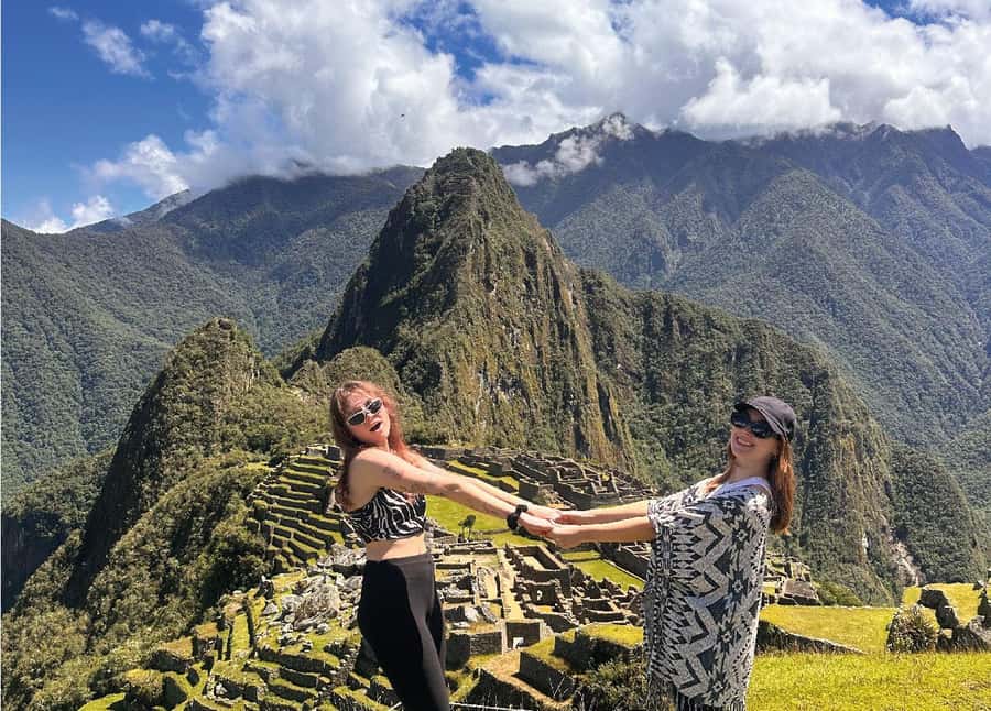 From Cusco: 2-Day Trip to the Sacred Valley and Machu Picchu - The Pisac craft market and shopping time