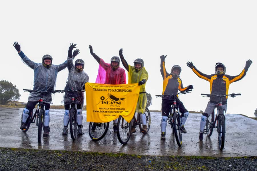 From Cusco: 4-Day Inca Jungle Adventure to Machu Picchu - Day one: Malaga Pass to Santa Maria on two wheels