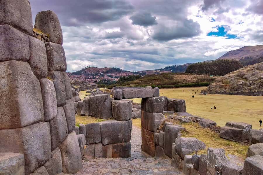 From Cusco: City Tour in Cusco - Sacsayhuamán and Koricancha - Sacsayhuamán and the massive stones above Cusco