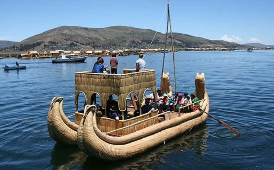 From Cusco: Lake Titicaca with a visit to Uros and Taquile - Lunch in Sicuani and the views at La Raya