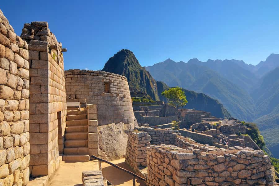 From Cusco: Machu Picchu Full-Day Guided Tour - Finding the bus and guide in Aguas Calientes
