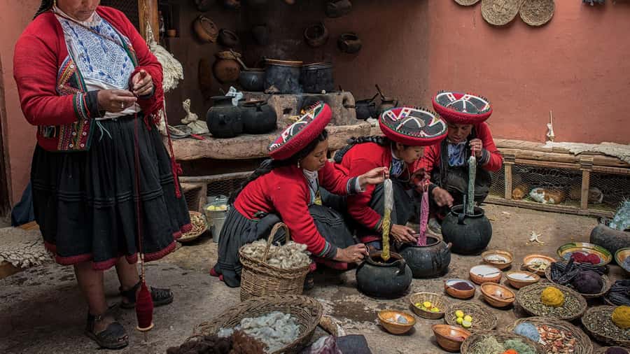 From Cusco: Sacred Valley & Maras Salt Mines with Lunch - Urubamba lunch: a welcome pause at lower altitude