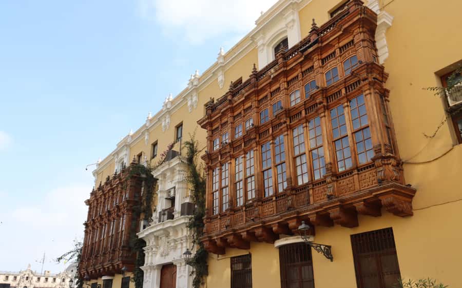 From Lima: City Tour with Catacombs & Pachacamac Inka Ruins - Plaza de Armas and Lima’s colonial power
