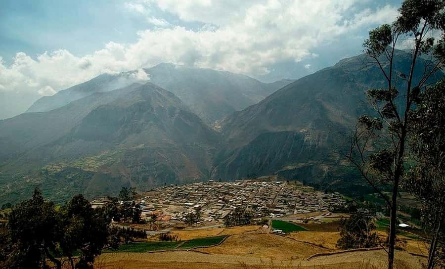 From Lima: Cordillera de la viuda | Mountain Exploration - Huaros and the working side of mountain life