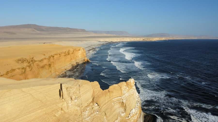From Lima: Huacachina Oasis & Ballestas Island - ENGL / ESPA - Huacachina oasis and the Peruvian desert