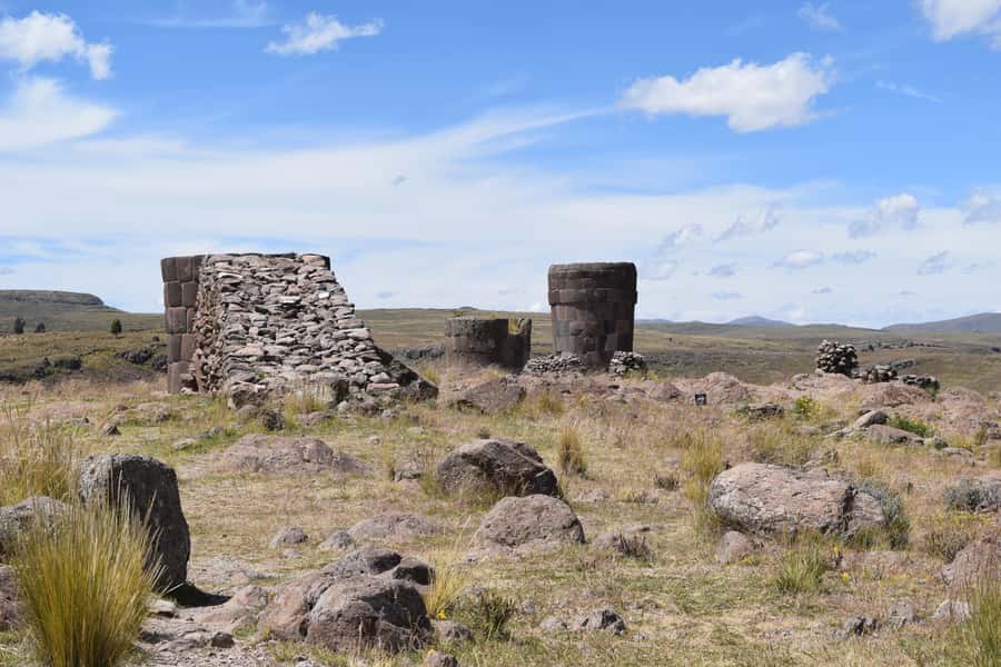 From Puno: 4h tour to Sillustani - The 40-minute ride across the altiplano