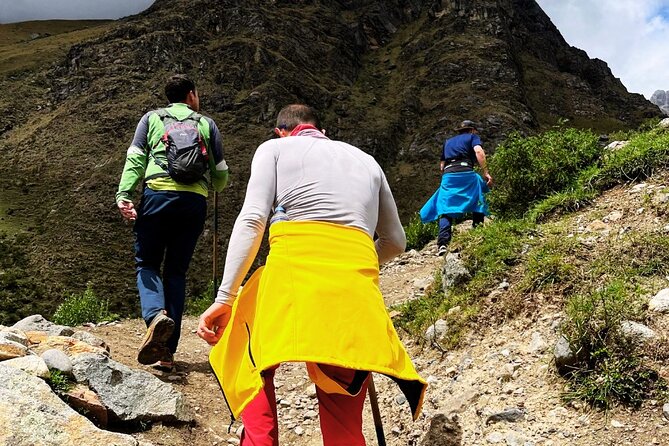 Full Day Activity from Cusco to Laguna Humantay - The 4:00 a.m. pickup and drive toward Mollepata