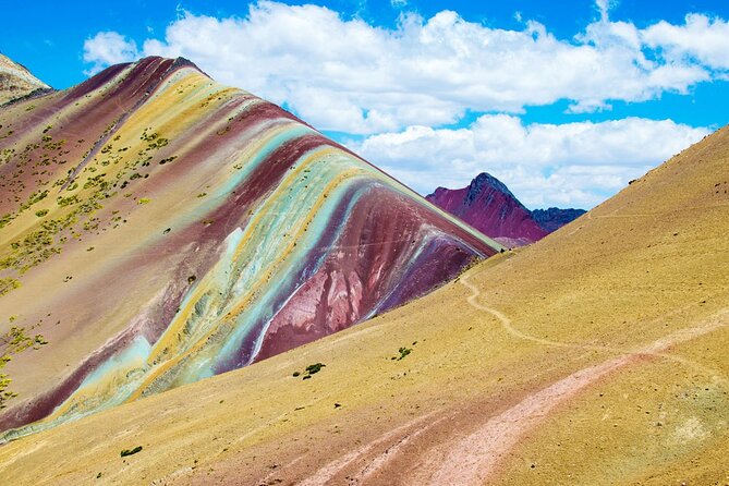 Full Day - Rainbow Mountain tour - Group Service - A small group and the role of the guide