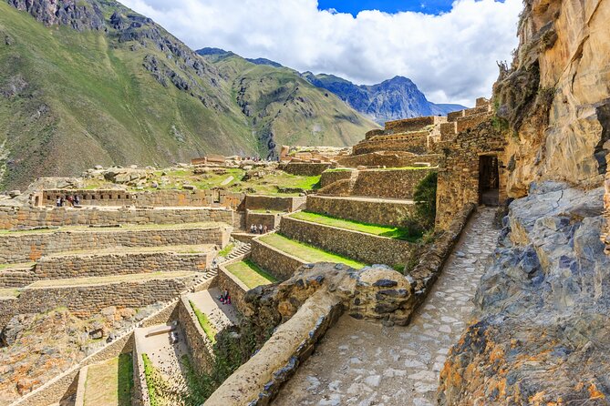Full Day Tour Sacred Valley of the Incas (Private) - The Pisac market and local craft work