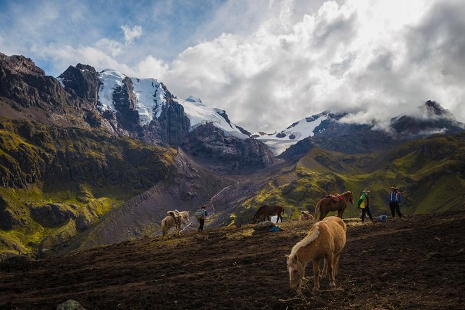 Full Day Tour to The Rainbow Mountain from Cusco by Horse - The road to Vinicunca