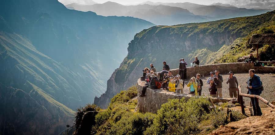 FULL-DAY TOURS TO THE COLCA CANYON WITH BREAKFAST - 4,800 meters at the Mirador de los Volcanes