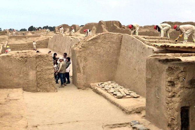 Full Day Trujillo Piramides Sol y Luna , Chan chan y Huanchaco - Starting at the Sun and Moon Pyramids