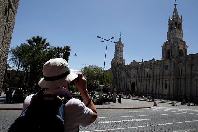 Guided tour of the city of Arequipa in private service - San Lázaro and Arequipa’s white volcanic stone