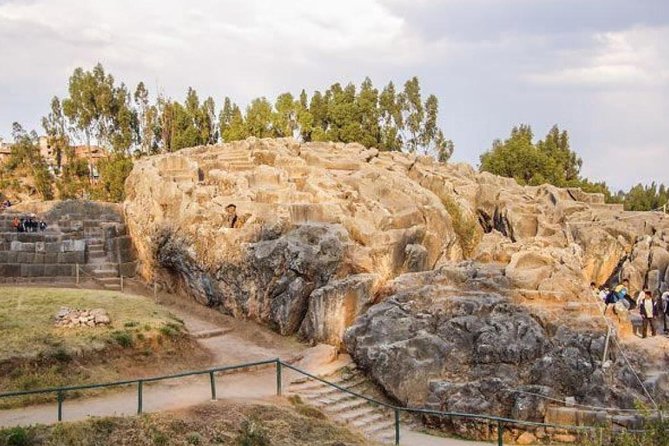Half-Day Cusco City Tour: Four Ruins, Cathedral and Qorikancha - Sacsayhuaman and the giant stones above Cusco