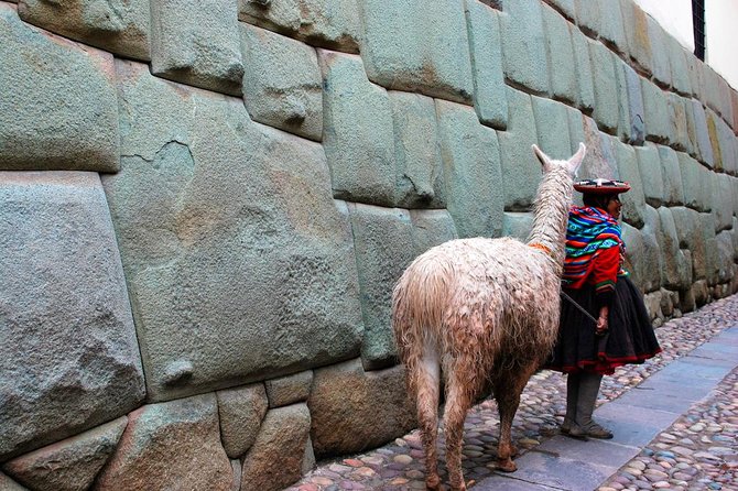 Half day - Cusco City Tour - Private Service - Q’enqo, a smaller site with a religious purpose