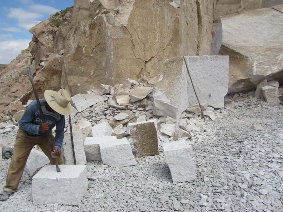 Hike to the Ruta del Sillar and Culebrillas in Arequipa - The Short Walk Through Quebrada de Culebrillas