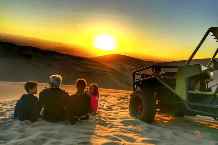 Huacachina: Buggy en las Dunas al Atardecer y Sandboarding - Why Huacachina works so well for this outing