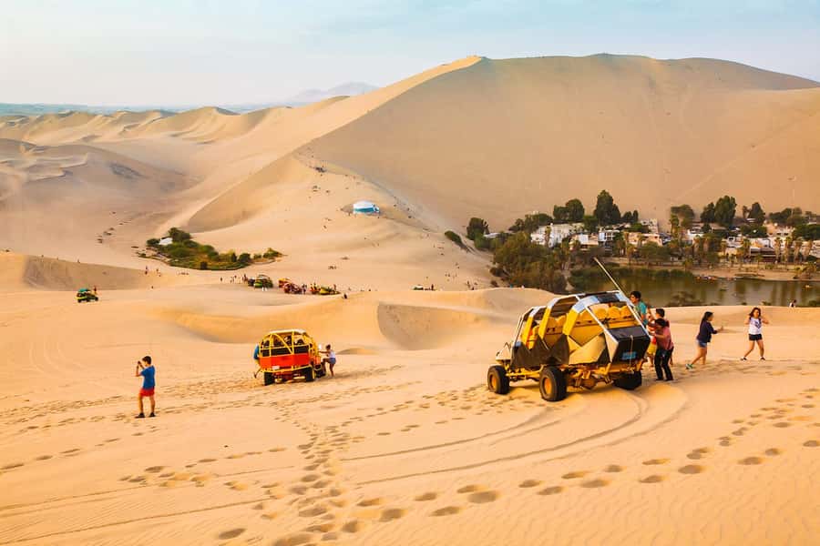Huacachina: Buggy en las Dunas al Atardecer y Sandboarding - The buggy ride across 30-meter dunes