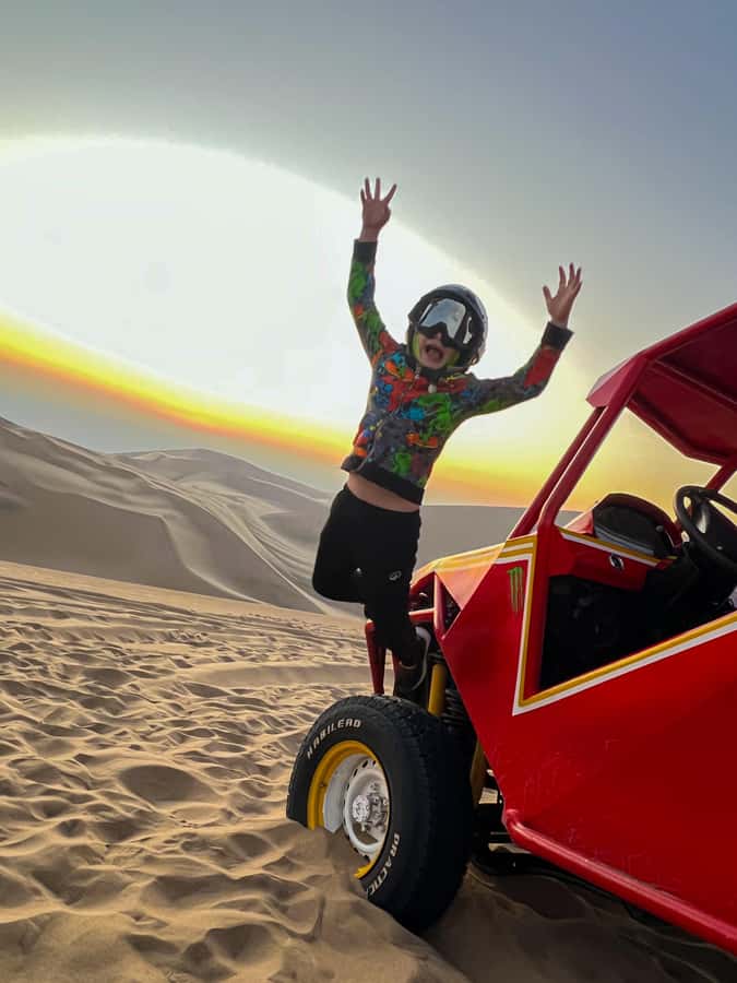 Ica/Huacachina: Crazy buggy in the dunes at sunset + sand sled - The 4x4 buggy ride across 70-meter dunes
