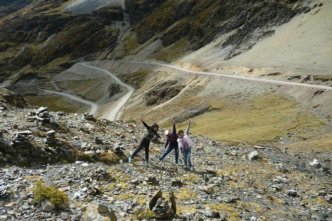 Inca Jungle Multi-Day Tour to Machu Picchu 4 DAYS - Day two: coffee, old paths, and Cocalmayo hot springs