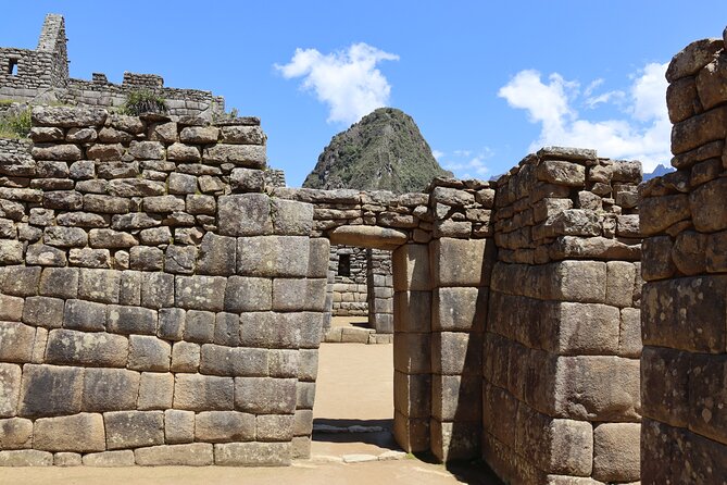 Inca trail 4 days to Machu Picchu - Day three: Phuyupatamarca, Intipata, and Wiñay Wayna