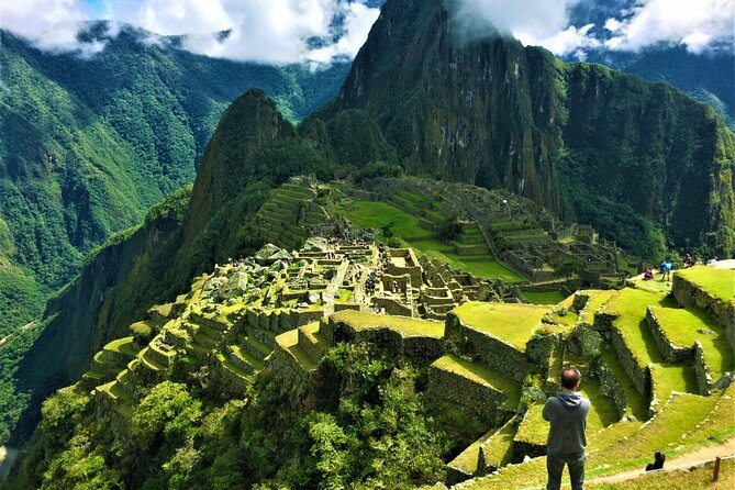 Inca Trail hike 4 days to Machu Picchu with panoramic Train - Day 3: Cloud forest, terraces, and Wiñay Wayna
